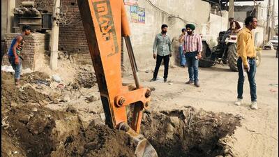 The sewerage connection of Lovely dyeing in Ludhiana was also snapped by the MC team for discharging untreated effluent in sewerage. (HT FILE)
