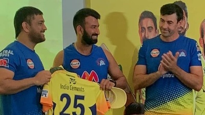 Cheteshwar Pujara receives CSK official kit from captain MS Dhoni (CSK / IPL)