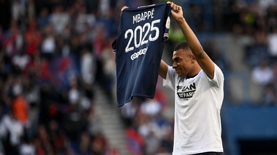 Kylian Mbappe poses with a jersey after the announcement he staying at PSG until 2025 (AFP) Kylian Mbappe poses with a jersey after the announcement he staying at PSG until 2025 (AFP)