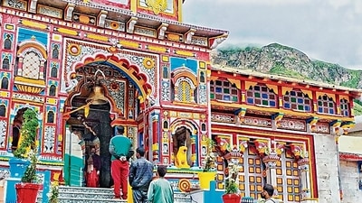 The district administration cited the pilgrims’ safety and stopped the yatra for the Kedarnath shrine at Rudraprayag. The district administration cited the pilgrims’ safety and stopped the yatra for the Kedarnath shrine at Rudraprayag.