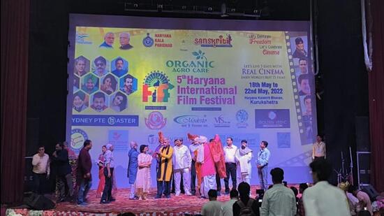 Dada Lakhmi, a Haryanvi film based on the life story of state’s famous poet and ragini singer Pandit Lakhmi Chand, drew a huge crowd and dominated the concluding day of the Haryana International Film Festival. (HT Photo)