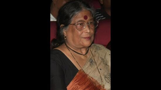 Nabaneeta Dev Sen at a prize distribution event at Science City auditorium in Kolkata, West Bengal on June 19, 2011. (Samir Jana/HT Archive)