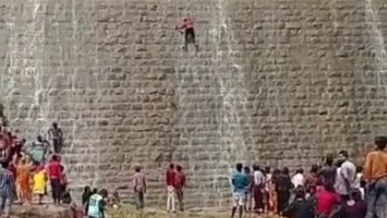 A man sustained injuries while trying to climb up the wall of Srinivasa Sagara dam in Karnataka Chikkaballapur district.