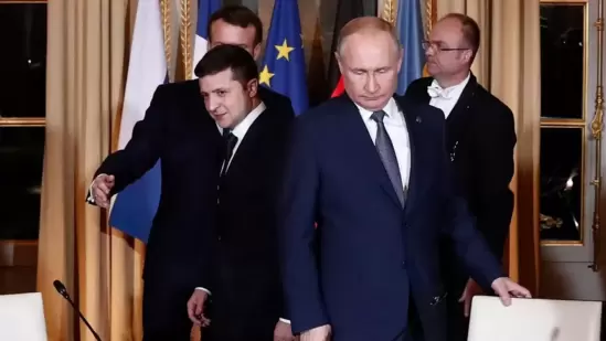 Ukraine President Volodymyr Zelensky (left), Russian President Vladimir Putin (right).