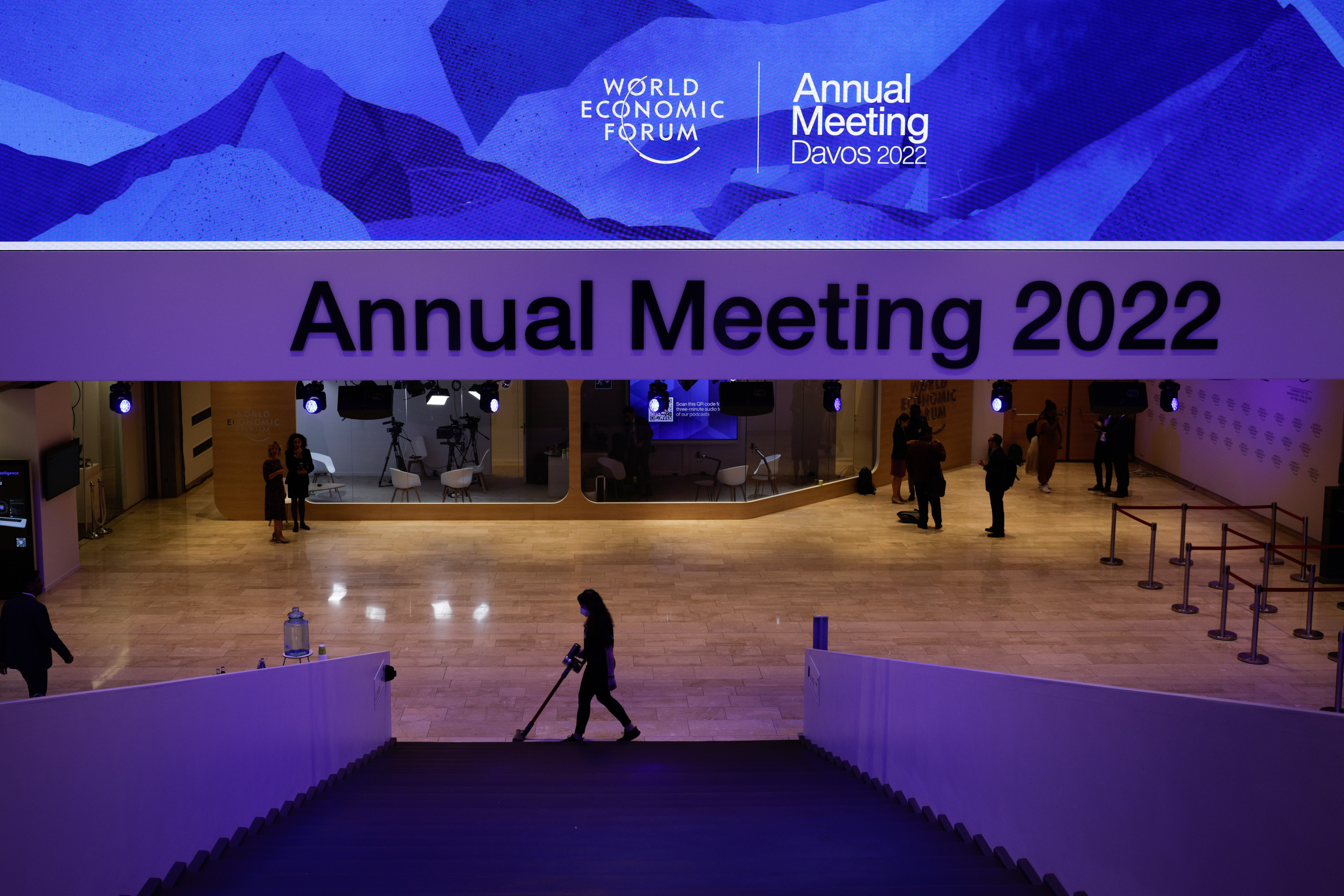 An employee vacuums inside the Congress Center ahead of the World Economic Forum (WEF) in Davos, Switzerland, on Sunday. The annual Davos gathering of political leaders, top executives and celebrities runs from May 22 to 26. (Bloomberg) An employee vacuums inside the Congress Center ahead of the World Economic Forum (WEF) in Davos, Switzerland, on Sunday. The annual Davos gathering of political leaders, top executives and celebrities runs from May 22 to 26. (Bloomberg)