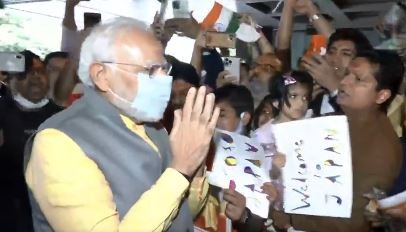 Prime Minister Narendra Modi receives a warm welcome from the Indian community in Tokyo, on May 23, 2022. (Screengrab)