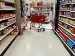A woman pushes a shopping cart through the grocery aisle. (Photo by Jim WATSON / AFP)(AFP) A woman pushes a shopping cart through the grocery aisle. (Photo by Jim WATSON / AFP)(AFP)
