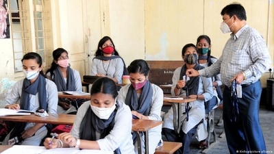 The Finnish system emphasizes later start times and more teacher-student interaction (Xinhua/picture alliance) The Finnish system emphasizes later start times and more teacher-student interaction (Xinhua/picture alliance)