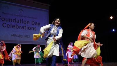 Employees performing at Chandigarh MC’s Foundation Day celebrations. (HT Photo;s) Employees performing at Chandigarh MC’s Foundation Day celebrations. (HT Photo;s)