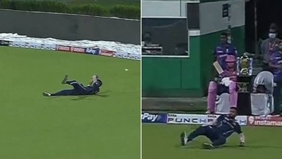 Hardik Pandya slips attempting a catch Hardik Pandya slips attempting a catch