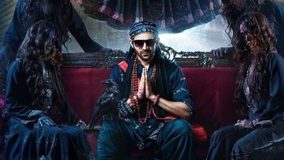 Kartik Aaryan in a still from Bhool Bhulaiyaa 2. Kartik Aaryan in a still from Bhool Bhulaiyaa 2. 