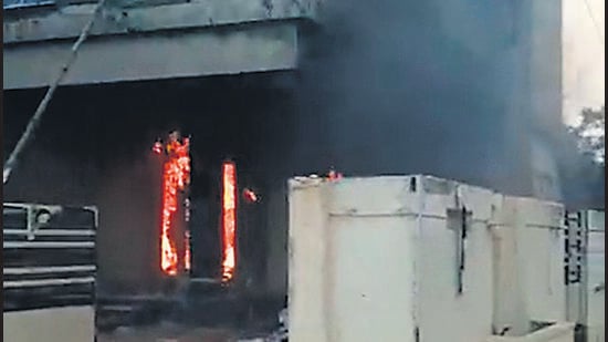 An irate mob set fire to the homes of the state’s transport minister and an MLA at Amalapuram town in the newly created Konaseema district of Andhra Pradesh on Tuesday. (HT Photo)