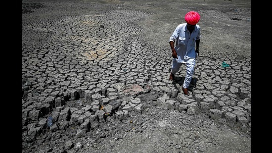 Heatwaves are the most brutal manifestations of the climate crisis. They are silent killers, but are not mentioned in finance or insurance because their economic costs are difficult to estimate (AFP) Heatwaves are the most brutal manifestations of the climate crisis. They are silent killers, but are not mentioned in finance or insurance because their economic costs are difficult to estimate (AFP)
