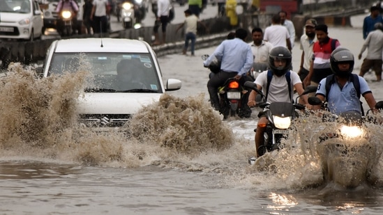 Gurugram: Vehicles commute through waterlogged Delhi- Gurugram Expressway and Service Road after heavy rain in Gurugram on Monday. (ANI Photo)(Yogendra Kumar)