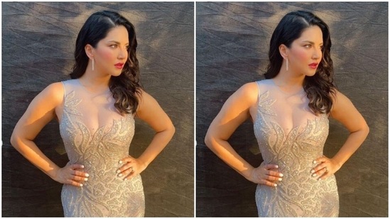 In diamond danglers from the house of Bling Sutra, Sunny aptly accessorised her look.(Instagram/@sunnyleone)