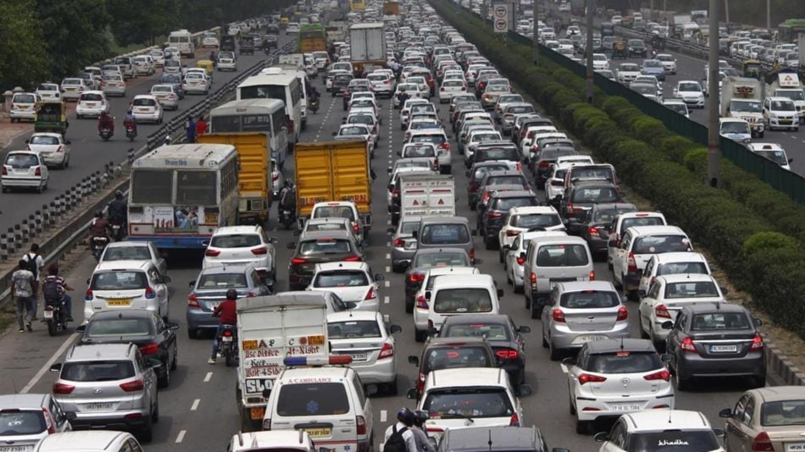 Delhi: Evening driving tests at 3 tracks in city