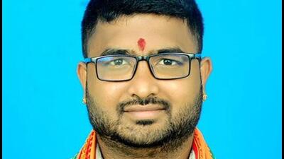 Police said they found three men, on a motorbike, chased and attacked Balachandar on Tuesday night. (HT) Police said they found three men, on a motorbike, chased and attacked Balachandar on Tuesday night. (HT)
