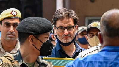 Police and security personnel escort Jammu Kashmir Liberation Front chairman Yasin Malik (C) to Patiala House court in New Delhi on Wednesday. (AFP) Police and security personnel escort Jammu Kashmir Liberation Front chairman Yasin Malik (C) to Patiala House court in New Delhi on Wednesday. (AFP)