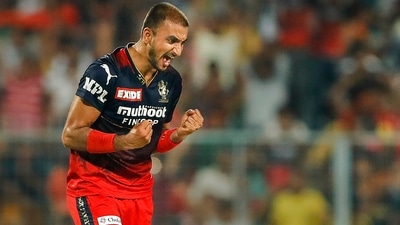 Kolkata: Harshal Patel of Royal Challengers Bangalore celebrates the wicket of Marcus Stoinis of Lucknow Super Giants, during the Indian Premier League 2022 Eliminator cricket match between Lucknow Super Giants and Royal Challengers Bangalore, at Eden Gardens in Kolkata, Wednesday, May 25, 2022. (Sportzpics for IPL/PTI Photo)(PTI05_26_2022_000002A) (PTI) Kolkata: Harshal Patel of Royal Challengers Bangalore celebrates the wicket of Marcus Stoinis of Lucknow Super Giants, during the Indian Premier League 2022 Eliminator cricket match between Lucknow Super Giants and Royal Challengers Bangalore, at Eden Gardens in Kolkata, Wednesday, May 25, 2022. (Sportzpics for IPL/PTI Photo)(PTI05_26_2022_000002A) (PTI)