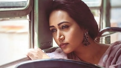 Through her appearance in Panchayat, the actor has gained new fans, who have applauded her for her simplicity. 