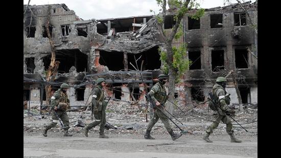 Russian soldiers in the southern port city of Mariupol, Ukraine on May 22, 2022. (Alexander Ermochenko/REUTERS)
