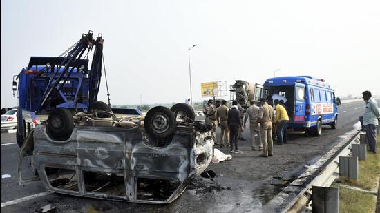 Police personnel at the accident site on the Delhi Meerut Expressway in Ghaziabad on Wednesday, May 25, 2022. (Sakib Ali/HT photo)
