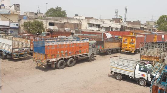 Punjab has approximately 5 lakh registered commercial vehicles but not enough drivers as a result of which the transporters are dependent on drivers from UP and Bihar to operate these vehicles. To get a driving licence for heavy vehicles anywhere in Punjab, it is compulsory to get a training certificate from either of these two driving schools. (HT Photo)