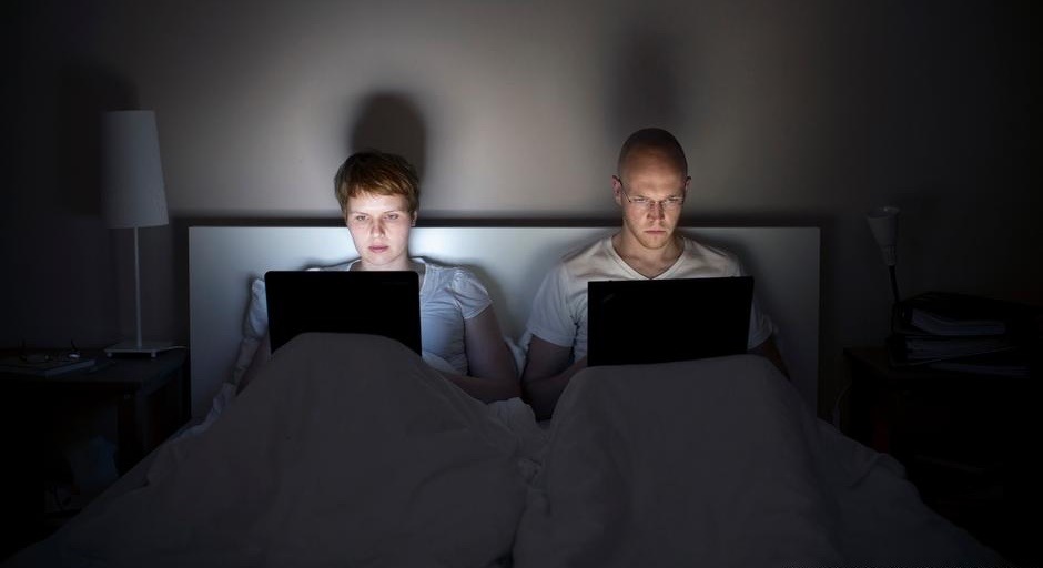 Many within the German workforce are pulling long hours and find it hard to relax when off the clock (Thomas Trutschel/photothek/picture alliance)
