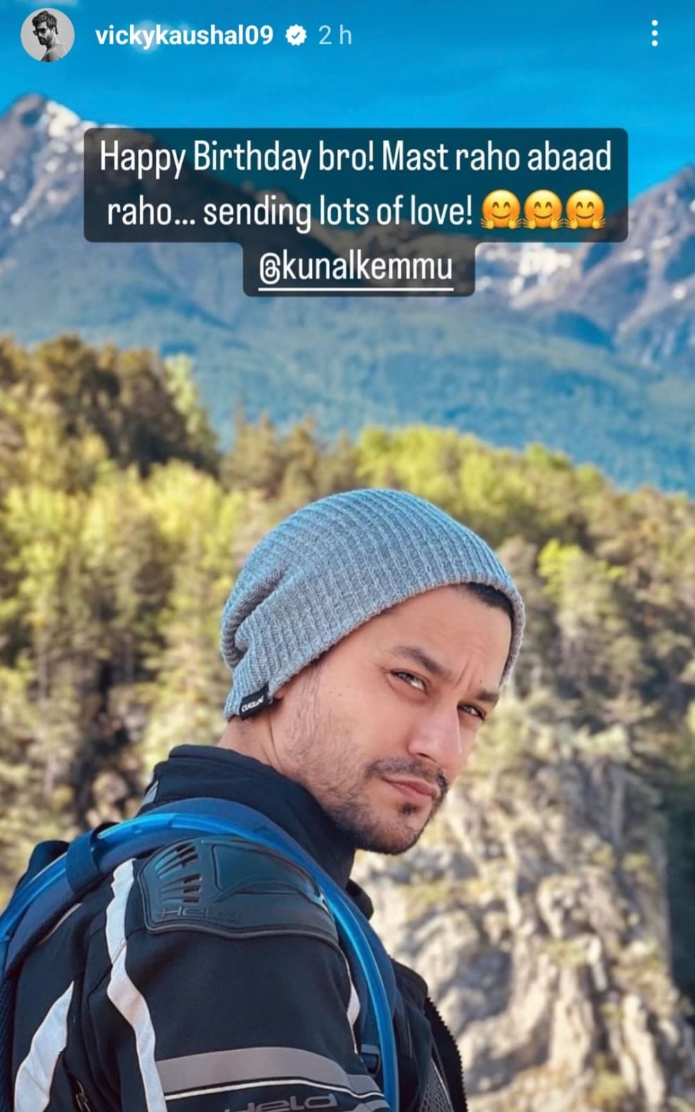 Vicky Kaushal wishes Kunal Kemmu.