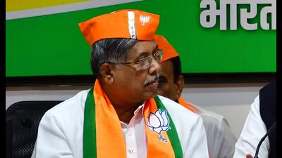 Patil on Thursday claimed that he did not insult Sule and that NCP leaders are trying to blow things out of proportion. (Bhushan Koyande/HT Photo) Patil on Thursday claimed that he did not insult Sule and that NCP leaders are trying to blow things out of proportion. (Bhushan Koyande/HT Photo)