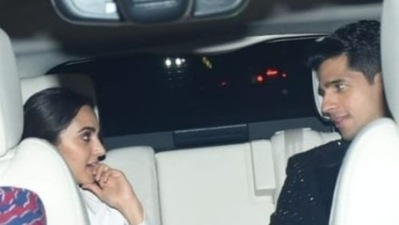 Kiara Advani and Sidharth Malhotra snapped leaving Karan Johar's party. Kiara Advani and Sidharth Malhotra snapped leaving Karan Johar's party.
