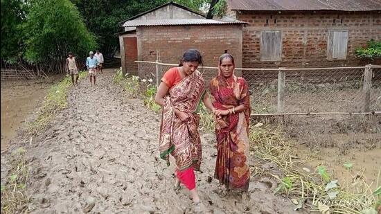 Cachar deputy commissioner, Keerthi Jalli IAS walked through mudded areas to reach out to the flood-affected people. Cachar deputy commissioner, Keerthi Jalli IAS walked through mudded areas to reach out to the flood-affected people.