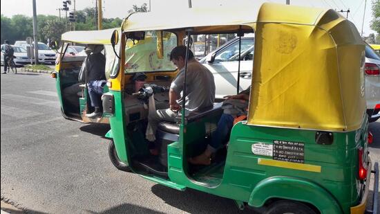 Four-car borne men made off with parcels while the delivery men were on their way to Mohali railway station in an auto-rickshaw. (HT Photo/for representation only)