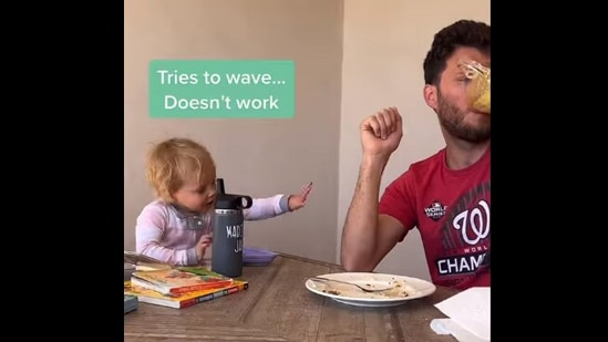 The viral Instagram video shows the baby girl getting her hearing impaired father's attention by tapping the table. (Instagram/@oursignedworld) The viral Instagram video shows the baby girl getting her hearing impaired father's attention by tapping the table. (Instagram/@oursignedworld)
