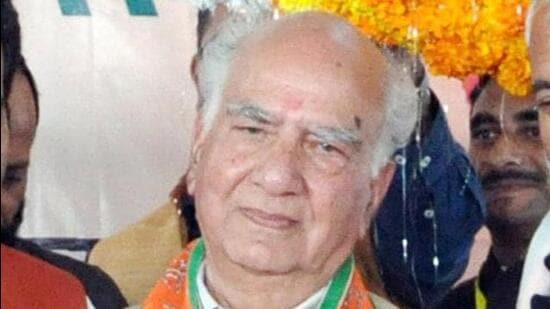 Praising Punjab CM Bhagwant Mann for his “courageous action” of sacking health minister Vijay Singla for graft, BJP leader Shanta Kumar said that corruption was the biggest enemy of the country. (HT File Photo) Praising Punjab CM Bhagwant Mann for his “courageous action” of sacking health minister Vijay Singla for graft, BJP leader Shanta Kumar said that corruption was the biggest enemy of the country. (HT File Photo)