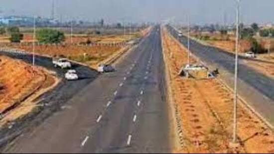 The UP government has signed 62 MoUs of <span class='webrupee'>?</span>8670 crore under the defence corridor and Bundelkhand Expressway project. The Bundelkhand Expressway is 90% complete. (Pic for representation)