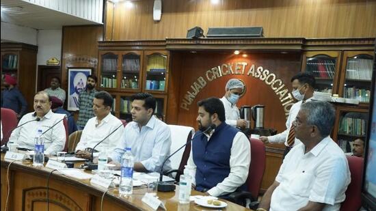 Newly elected Gulzar Inder Singh Chahal (centre) addresses the members during the annual general meeting at the IS Bindra PCA stadium in Mohali. (HT Photo)