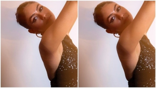 Assisted by makeup artist Lochaann, Mrunal decked up in nude eyeshadow, black winged eyeliner, black kohl, mascara-laden eyelashes, contoured cheeks and a shade of nude lipstick.(Instagram/@mrunalthakur)