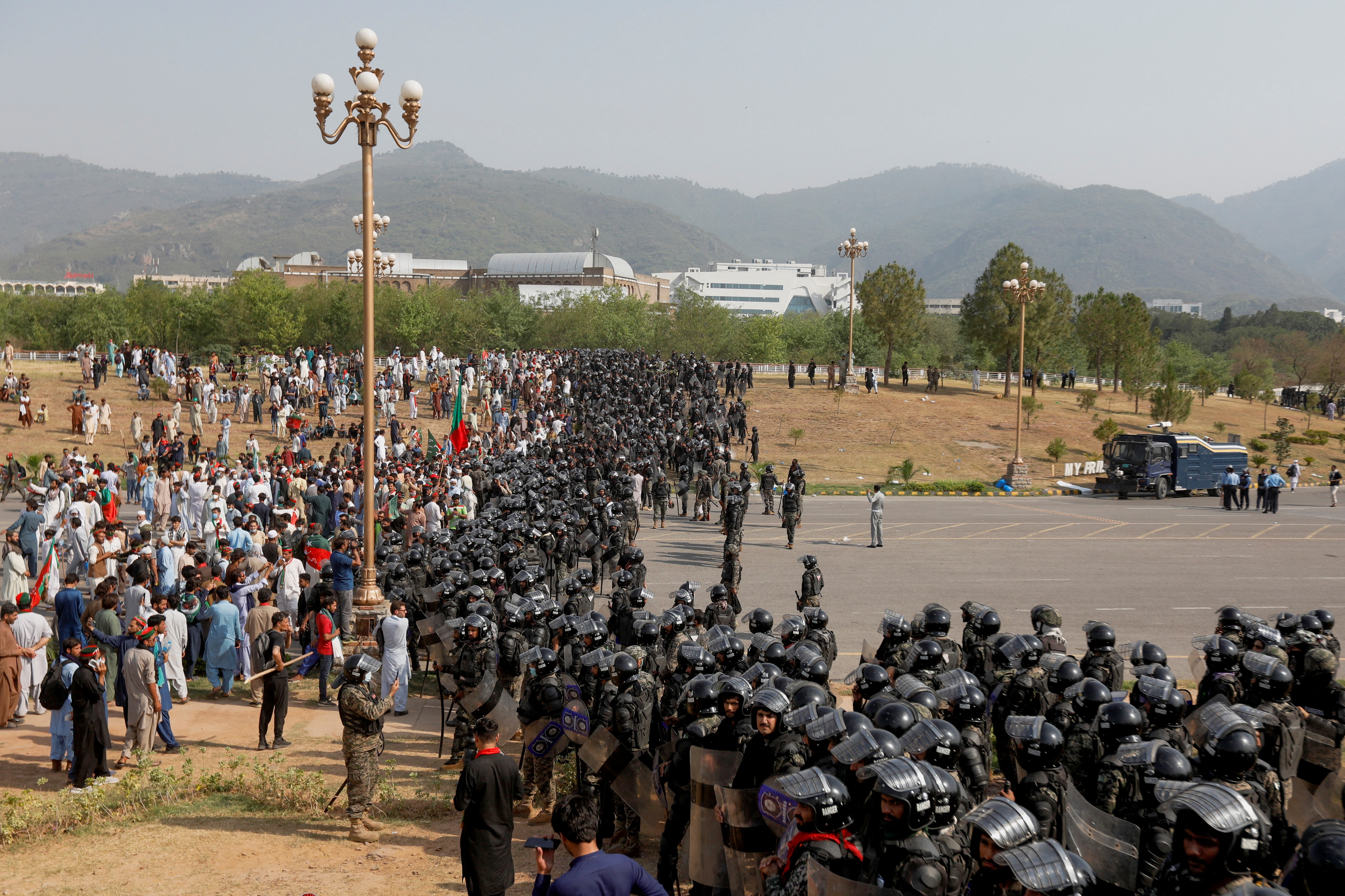 Police officers in riot gears stand guard to stop the supporters of the Pakistan Tehreek-e-Insaf (PTI) political party after they broke in to the Red Zone, during a protest march called by ousted Prime Minister Imran Khan, in Islamabad, Pakistan May 26, 2022. (REUTERS/Akhtar Soomro)