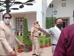 The video of Delhi BJP MP Harsha Vardhan walking out of the swearing-in ceremony of LG Vinai Kumar Saxena has gone viral. The video of Delhi BJP MP Harsha Vardhan walking out of the swearing-in ceremony of LG Vinai Kumar Saxena has gone viral.