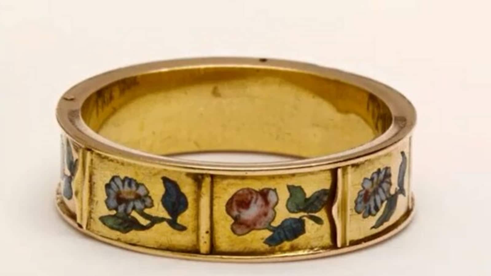 ‘Lover’s gift’: Gold ring from around 1860 has doors that reveal secret inscriptions. Watch