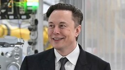 ARQUIVO - O CEO da Tesla, Elon Musk, participa da inauguração da fábrica da Tesla Berlin Brandenburg em Gruenheide, Alemanha, em 22 de março de 2022. 