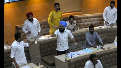 Councillors participating in the MC House meeting at the Municipal Corporation Office in Sector 17, Chandigarh, on Friday. (Keshav Singh/HT)