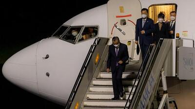 Chinese foreign minister Wang Yi (front) disembarking from his plane at Apia International Airport as he arrives for an official visit to Samoa. (AFP) Chinese foreign minister Wang Yi (front) disembarking from his plane at Apia International Airport as he arrives for an official visit to Samoa. (AFP)