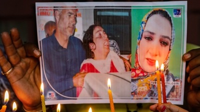 Jammu: Students of a dance institute light candles to pay tribute to TV artist Amreen Bhat, in Jammu, Thursday, May 26, 2022. (PTI) Jammu: Students of a dance institute light candles to pay tribute to TV artist Amreen Bhat, in Jammu, Thursday, May 26, 2022. (PTI)