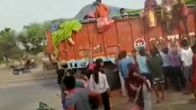 As the reports of stealing came to light, the owner of the trucks lodged a complaint with the local police.