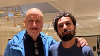 Anupam Kher shares pic with Kunal Nayyar. Anupam Kher shares pic with Kunal Nayyar.