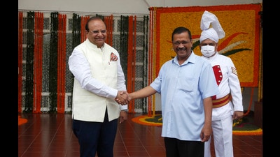 The warm welcome extended by chief minister (CM) Arvind Kejriwal to the new L-G and the scenes of bonhomie at the oath-taking ceremony augur well. (Hindustan Times) The warm welcome extended by chief minister (CM) Arvind Kejriwal to the new L-G and the scenes of bonhomie at the oath-taking ceremony augur well. (Hindustan Times)