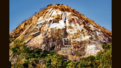 Reference lines and shading at Pakhi Pahar, one of his earliest works. All that remains is a flock of soaring birds, carved into rock. Dey says he hopes that future generations will look at his carvings and mark the presence of these creatures, some of which might be lost by then, and be moved to conserve what remains. (Images courtesy: Chitta Dey)