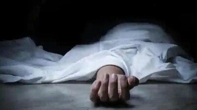 Three pilgrims including a driver from Maharashtra died while 10 others were seriously injured when the vehicle they were travelling in plunged into a deep gorge at Dabarkot on the Yamunotri highway night on Thursday night. (HT PHOTO.) Three pilgrims including a driver from Maharashtra died while 10 others were seriously injured when the vehicle they were travelling in plunged into a deep gorge at Dabarkot on the Yamunotri highway night on Thursday night. (HT PHOTO.)